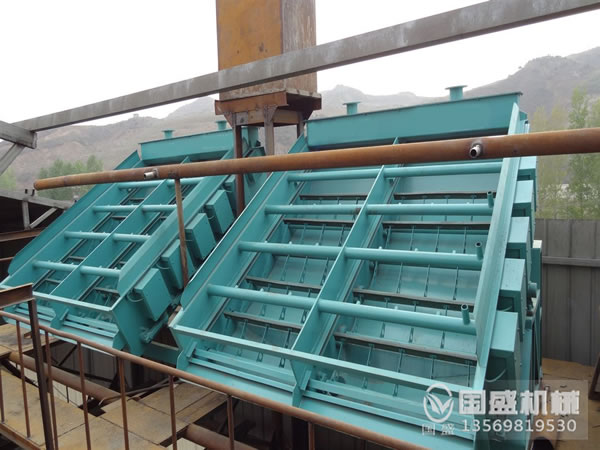 更換電磁高頻振動(dòng)篩的篩網(wǎng) 更換電磁高頻振動(dòng)篩的篩網(wǎng)